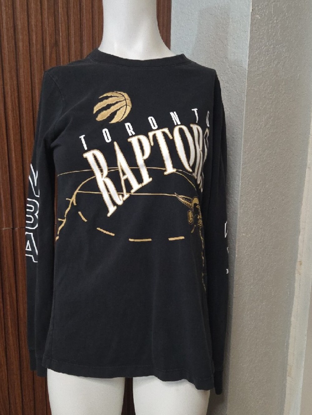 NBA Toronto Raptors Long Sleeve Graphic Shirt – Retro Crewneck [1187] - Picture 6 of 8
